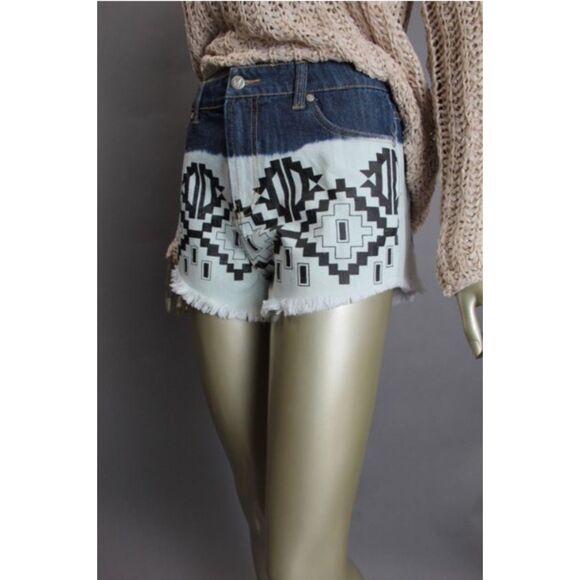 NWT MINKPINK Aztec Print Bleached Dip Dyed Denim Shorts M - Picture 4 of 7